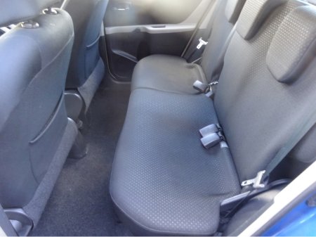 2010 Toyota Yaris - thumbnail 17