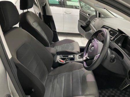 2019 Volkswagen Golf 1.4 TSI 5DR 150HP Highline DSG €15,995 thumbnail