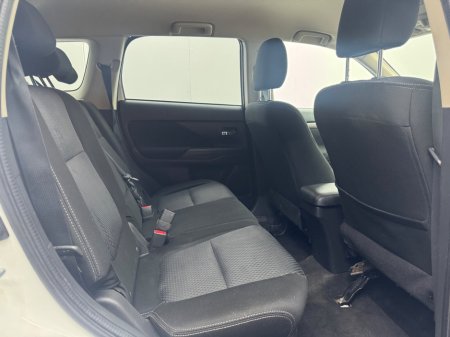 2017 Mitsubishi Outlander - thumbnail 8