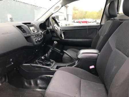 2015 Toyota Hilux - thumbnail 6