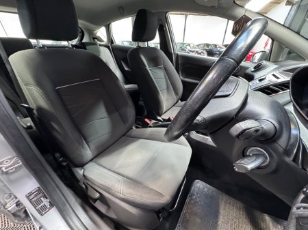 2013 Ford Fiesta - thumbnail 12