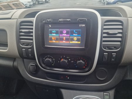 2018 Nissan NV300 - thumbnail 10