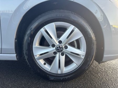 2024 Volkswagen Golf 1.0 TSI 110HP Life €24,975 thumbnail
