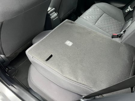 2025 Toyota Yaris Yaris Hybrid Luna €23,750 thumbnail