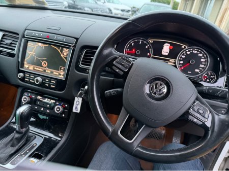 2015 Volkswagen Touareg - thumbnail 12