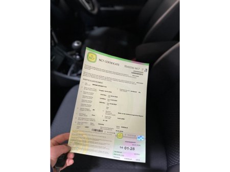 2018 Toyota Corolla - thumbnail 5