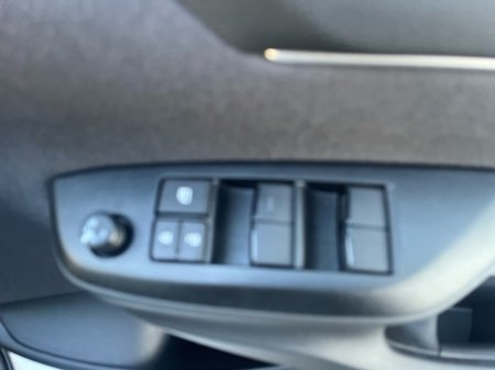 2025 Toyota Yaris - thumbnail 13