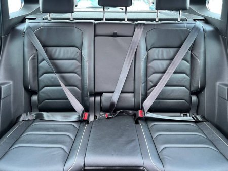 2020 Volkswagen Tiguan R-LINE 4MOTION 2.0 TDI * HUGE SPEC * // OPENING PAN ROOF // 360 PARKING CAMERAS // HEADS UP DISPLAY // APPLE CARPLAY/ANDROID AUTO €34,950 thumbnail