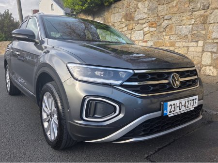 2023 Volkswagen T-Roc - thumbnail 1