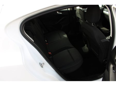 2020 Ford Focus - thumbnail 12