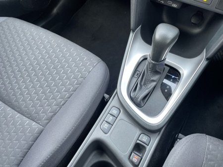 2025 Toyota Yaris Cross - thumbnail 13