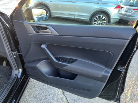 2019 Volkswagen Polo COMFORTLINE AUTOMATIC 1.0 PETROL //REVERSE CAMERA//CARPLAY//WIRELESS PHONE CHARGER// €14,950 thumbnail