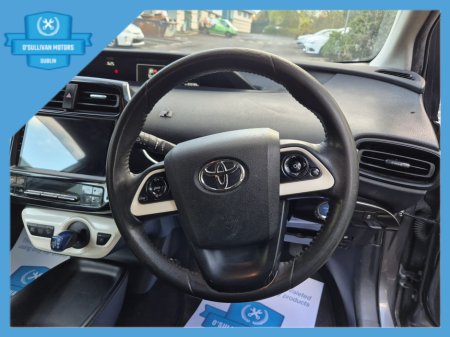 2016 Toyota Prius - thumbnail 14