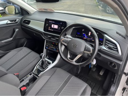 2023 Volkswagen T-Roc LIFE 2.0 TDI DIESEL €26,950 thumbnail