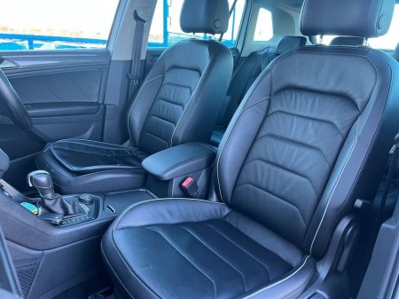 2018 Volkswagen Tiguan HIGHLINE 2.0 TDI 4MOTION // LEATHER HEATED SEATS // DIGITAL CLUSTER //360 SURROUND PARKING CAMERAS €26,900 thumbnail