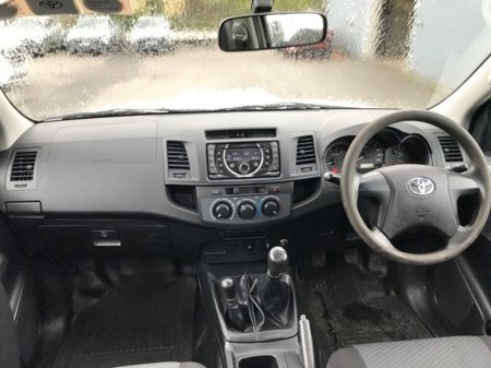 2015 Toyota Hilux - thumbnail 8