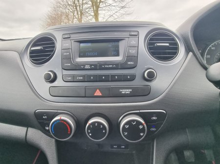 2017 Hyundai i10 - thumbnail 11