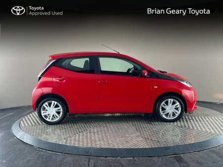 2017 Toyota Aygo X-PLAY Automatic €10,950 thumbnail