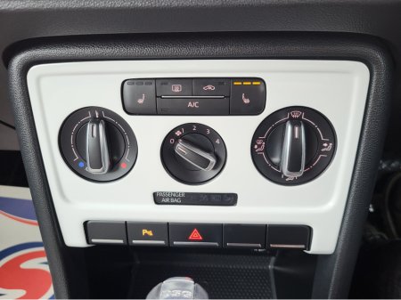 2014 Volkswagen Beetle - thumbnail 20