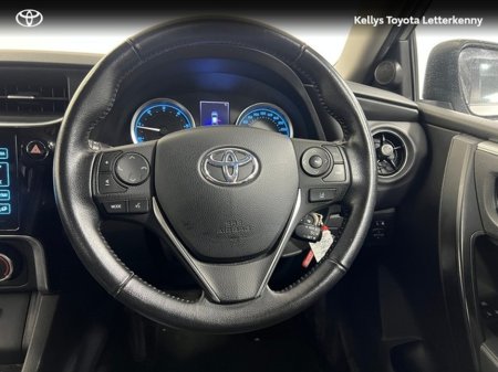2017 Toyota Corolla - thumbnail 9