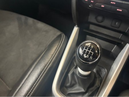 2019 Suzuki Vitara - thumbnail 16