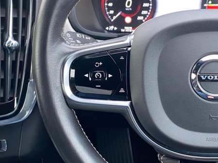 2021 Volvo S90 R-DESIGN T8 PHEV €36,995 thumbnail