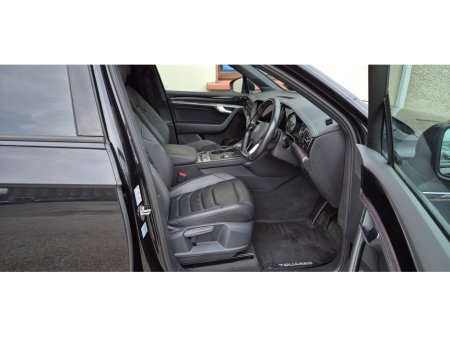 2023 Volkswagen Touareg - thumbnail 5