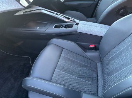 2025 Peugeot 3008 1.2 MHEV PureTech 136bhp eDCS6 GT €42,950 thumbnail