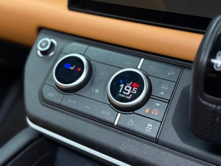 2024 Land Rover Defender - thumbnail 21