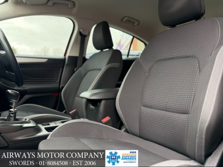 2019 Ford Focus - thumbnail 14