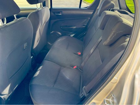 2013 Suzuki Swift - thumbnail 20