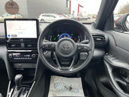 2025 Toyota Yaris Cross YARIS CROSS L-SPORT MONO €34,950 thumbnail