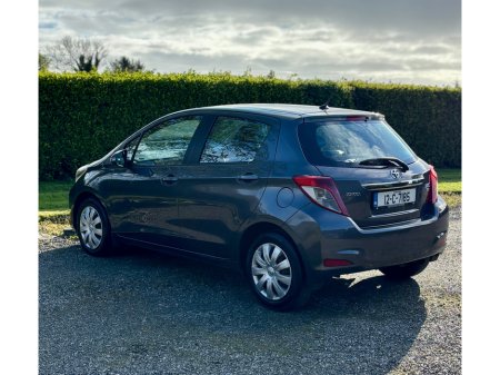 2012 Toyota Yaris - thumbnail 9