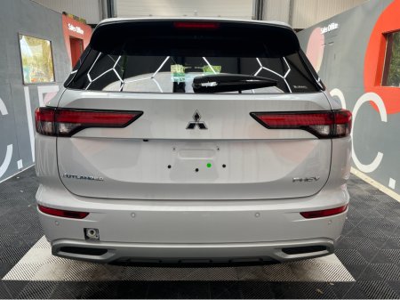 2024 Mitsubishi Outlander - photo 3