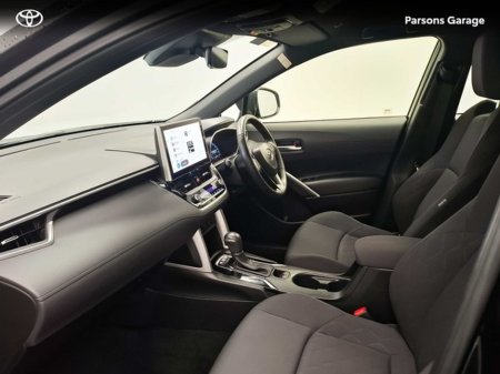 2024 Toyota Corolla Cross CROSS LUNA 1.8 €33,995 thumbnail