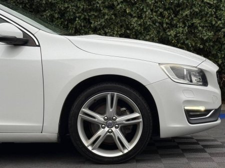 2017 Volvo V60 D4 CLASSIC 2.0 D // OPENING SUNROOF // LEATHER HEATED SEATS // REVERSE CAMERA €18,950 thumbnail