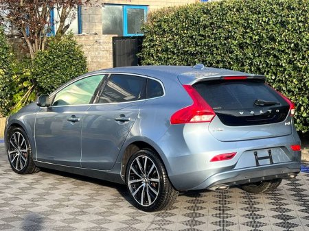 2017 Volvo V40 - thumbnail 5