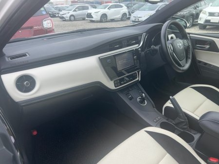 2017 Toyota Auris G-PACK 1.8 HYBRID 5DR  AUTOMATIC
