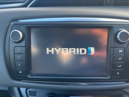 2016 Toyota Yaris - thumbnail 11