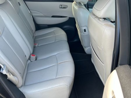 2018 Nissan Leaf - thumbnail 13