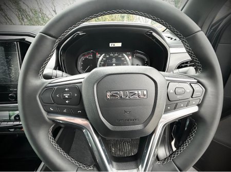 2026 Isuzu D-MAX LS AUTO 5 SEATER €333 ROAD TAX thumbnail