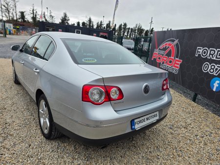 2010 Volkswagen Passat - thumbnail 3