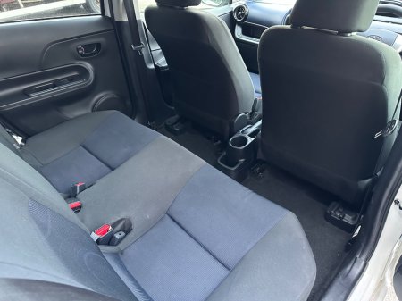 2015 Toyota Aqua - thumbnail 6