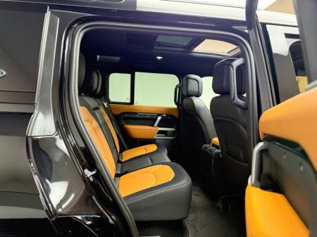 2024 Land Rover Defender - thumbnail 13
