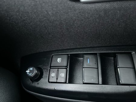 2024 Toyota Yaris Cross YARIS CROSS LUNA SPORT thumbnail