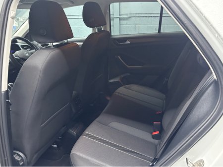 2024 Volkswagen T-Roc LIFE 2.0 TDI MANUAL 6SPEED FWD 116HP 5 €29,950 thumbnail
