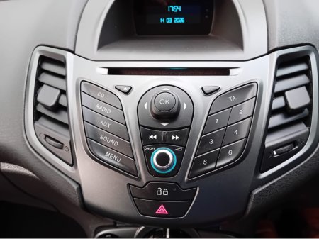 2013 Ford Fiesta - thumbnail 18