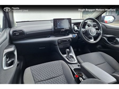 2023 Toyota Yaris HYBRID LUNA, VERY LOW MILEAGE! €23,995 thumbnail