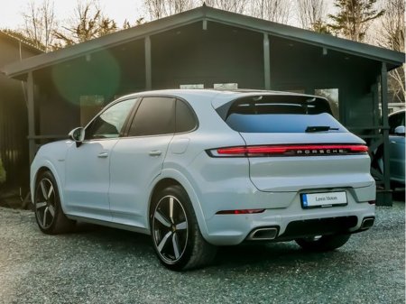 2024 Porsche Cayenne - thumbnail 3