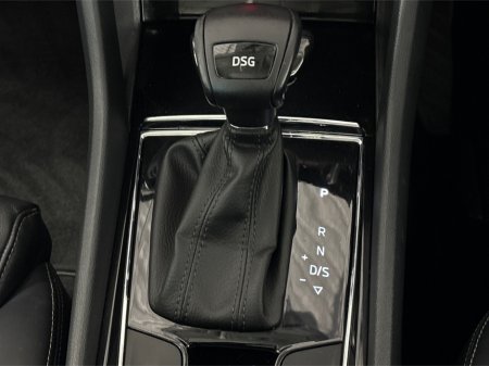 2018 Skoda Kodiaq STYLE 2.0 TDI 150HP DSG**7 SEATER**PANORAMIC SUNROOF**BLACK LEATHER INTERIOR**TOUCH SCREEN MEDIA DISPLAY**REVERSE CAMERA**PARKING SENSORS**DUAL CLIMATE CONTROL**APPLE CARPLAY** €23,995 thumbnail